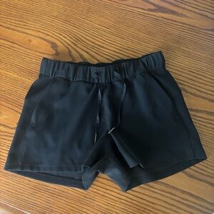 Lululemon on the fly MR shorts